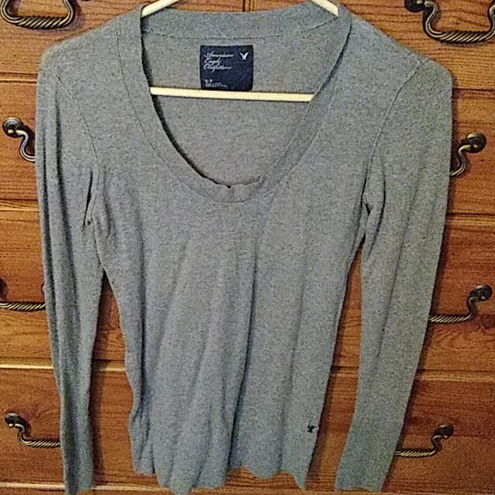 Gray long sleeve shirt